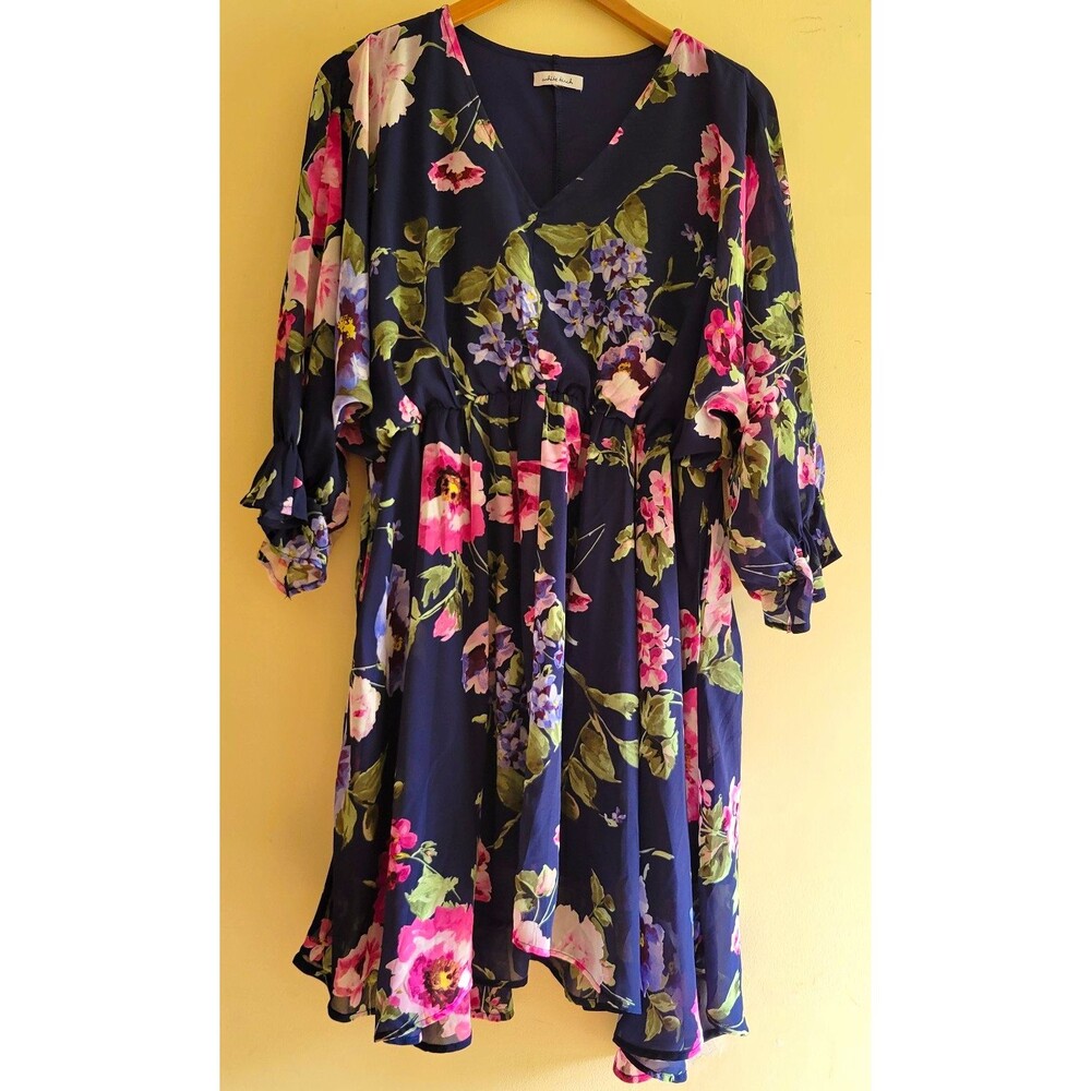 White Birch L Navy Floral V-Neck Ruffle 3/4 Bell Sleeve A-Line Dress